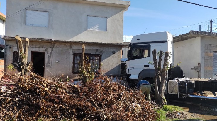 Esquina peligrosa, camión quedó incrusto en una casa